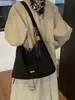 Bolsa tote minimalista de inverno transfronteiriça para mulheres, novo estilo 2026, grande capacidade, moda retrô, bolsa transversal versátil para o dia a dia