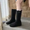 Botas de Plataforma com Fivela em Couro Camurçado Femininas Tendência 2026 Início do Outono Petite Versátil Emagrecedoras Botas de Moda Ocidental