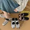 Sandálias Mary Jane 2026 Novo Modelo para Mulheres Baixas, Sola Grossa, Super Populares, Meias Pantufa Slip-On com Estampa de Cavalo para Mulheres, Verão