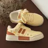 Zapatillas de Color Crema Estilo Graffiti de Nicho para Mujer, Novedad Primavera 2026 Versátiles Zapatos de Entrenamiento Alemanes de Suela Gruesa, Mocasines Deportivos Casuales