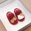 Sapatos de Pelúcia Estilo Coreano para Meninas 2025 Inverno Novo Meninas Gato Kt Sapatos de Algodão com Solado Macio Sapatinhos Quentinhos de Gorro para Bebê Menina