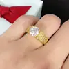 Anillo de Venta Caliente en Vivo Diamante Completo 2 Quilates Súper Brillante Micro Zircón Anillo de Diamantes de Tres Filas Moda Elegante Anillo de Lujo Ligero