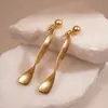 Pendientes de Perla Cepillada Retorcida de Aguja Plateada Transfronterizos Europeos y Americanos Pendientes de Lujo Ligero de Gama Alta Pendientes Personalizados Diseño de Nicho
