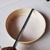 Criba de madera hecha a mano con malla fina, adecuada para su uso en granjas, para tamizar arroz, harina y otros ingredientes. Cernidor redondo de madera para harina