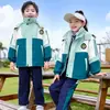 Uniformes escolares, ropa de asalto, ropa de otoño. Ropa de Clase para Niños Gruesa Otoño e Invierno Jardín de Infancia Traje de Tres Piezas