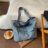 Bolso tote de mezclilla lavado estilo japonés y coreano nuevo transfronterizo para mujer, bolso de hombro de moda con bolsillo de solapa, bolsa de tela grande para estudiantes y commuters