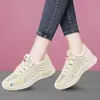 Zapatos de mujer 2023 primavera casual moda zapatilla alta gama transpirable antideslizante suela suave zapatos versátiles para viajar zapatos de malla