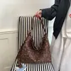 Bolso de Hombro Estampado de Leopardo Vintage Modelo Nuevo 2026 Bolso Tote de Alta Calidad Versátil para el Trabajo Bolso Grande de Capacidad para el Hombro para Mujeres