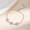 Direto do fabricante: pulseira ajustável de trevo de quatro folhas com três flores em zircônia cúbica com incrustação de cobre para mulheres, apresentando um design luxuoso totalmente cravejado de diamantes, atacado para mulheres