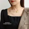 Gargantilla Griega Cuadrado Rosa Marca Colgante Inglés Collar Día de San Valentín Cadena para Clavícula de Mujer Joyería de Acero de Titanio