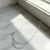 Colar de Metal Dupla Camada Estilo Minimalista Brilhante e Delicado, Moderno e Simples com um Toque de Luxo, Corrente de Clavícula Suave e Elegante para Mulheres