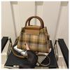 Bolsa de Mão Feminina Nova Chegada Estilo Coreano Moda Bolsa Concha Outono 2024 Nicho Alta Qualidade Toque Xadrez Bolsa Transversal