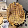 Camisa xadrez amarela de manga comprida para homens, pura estação 2026 novo design, jaqueta camisa estilo Hong Kong retrô solta de nicho