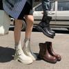 Botas Curtas Fashionáveis Estilo Britânico Street-Style Outono e Inverno 2026 Novas Bico Redondo Solado Grosso Salto Bloco Fivela de Cinto Botas de Motociclista para Mulheres