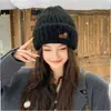 Gorro de Punto de Felpa con Bordado de Gato Lindo para Mujer Otoño Invierno Nuevo Cálido Protección para Orejas Super Versátil Cortavientos Gorro de Lana