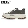 Zapatos de Lona Estilo Retro Hong Kong Globales para Mujer 2026 Nuevos Otoñales Zapatillas Casuales de Suela Gruesa Zapatos para Aumentar la Altura para Mujeres Bajitas