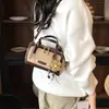 Bolso de mano tipo almohada con bloques de color de moda retro transfronterizo para mujer, nuevo bolso Boston de mano de alto valor, bolso de hombro y cruzado