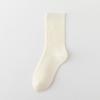Calcetines Blancos de Color Sólido Estilo Raya Fina Patrón Vertical Sencillos Tubo Medio Apilables Crema Arroz Doble Aguja ins Estilo Coreano Calcetines Doble Aguja Universidad