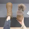 Botas de nieve versátiles de cuero para mujer, nuevo estilo de invierno 2026, forradas de felpa y engrosadas, zapatos de algodón para mujer del noreste, antideslizantes, cálidos, botines