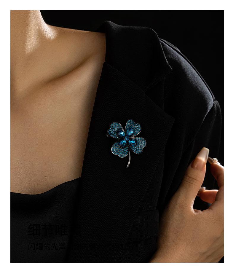 时尚简约幸运四叶草胸针小众高级感复古植物胸花奢华百