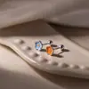 Pendientes de Flor de Plata Pura S999 para Mujer, Estilo Dulce y Elegante, Pendientes Pequeños de Flor de Color Contrastante, Accesorios Compactos para el Viaje Diario