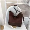 Bolsa grande de camurça para outono e inverno para mulheres, novo estilo 2026, adequada para o dia a dia, retrô, versátil, bolsa de ombro, bolsa transversal, bolsa de balde