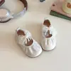 Zapatos de Princesa para Niñas Primavera y Otoño Nuevos Zapatos Mary Jane Suela Suave Zapatos de Cuero para Niños Lazo Plateado Zapatos para Niños Pequeños Zapatos de Bebé