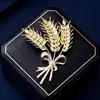 Broche de Espiga de Trigo de Tres Cabezas, Elegante Broche de Cristal Imitación de Cebada de Alta Gama para Mujer, Pin de Diseño Único, Accesorio para Traje