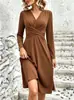 2026 Estilo Nuevo Transfronterizo Europeo y Americano Color Sólido Cuello en V Cintura Pliegues Cruzados Manga Larga Longitud Midi Vestido Largo Vestido Ropa para Mujer