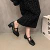 Sapatos Femininos de Couro 2024 Primavera e Outono Botas de Cano Curto com Salto Bloco, Sapatos com Superfície de PU Estilo Francês com Design Único, Estilo Retro Francês de Nicho