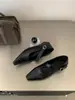 Sapatos de Salto Plataforma 2026 Estilo Britânico Sapatos de Salto Único Quadrados Pequenos da Moda para Mulheres