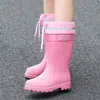Botas de lluvia para mujer hasta la pantorrilla, engrosadas, a la moda, con puños elásticos, antideslizantes, engrosadas, para adultos, adecuadas para uso en la cocina, cálidas e impermeables.