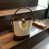 Bolsa Saco de Lona Retrô para Mulheres 2025 Novo Estilo Costura Única Alça de Ombro Bolsinha Transversal de Alta Qualidade Versátil Nicho Cor Contrastante