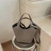 Bolso de mano de alta gama para mujer, de nicho, para el día a día, nuevo de verano 2026, bolso tipo cubo casual de moda, de un solo hombro o cruzado