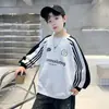 Tamanhos Médio e Grande para Meninos 2026 Novo Legal Mangas Longas Gola Redonda Listrado Estampa Americana Moletom Outono Casual Bonito Moderno