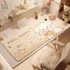 Alfombrilla de escritorio calefactable con temática de dibujos animados para uso en la oficina, perfecta para el invierno, diseñada para estaciones de trabajo de mujeres, proporcionando calor para las manos y sirviendo como protector de escritorio, con un tamaño extragrande adecuado para teclados y ratones