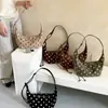 Bolso bandolera casual tipo dumpling de lunares de moda estilo coreano para mujer, adecuado para el uso diario, bolso de hombro y cruzado de gran capacidad