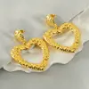 Brincos Geométricos Coração Retrô Europeu e Americano Lele Jewelry Aço Inoxidável Dourado Design Vazado de Coração de Pêssego Brincos da Moda para Mulheres