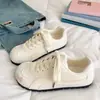 Zapatillas Lindas y Originales Estilo Ballet para Mujer, Diseño Acolchado, Novedad Chic de Nicho Coreano Primavera/Verano 2026 Zapatos Deportivos Blancos para Estudiante