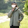 Jaqueta corta-vento espessa com forro de fleece para uso externo, para homens e mulheres, três em um destacável, novo modelo de inverno 2026, tamanho grande para montanhismo