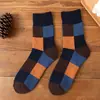 Calcetines de lana nuevos para otoño e invierno de fabricantes transfronterizos, calcetines de algodón gruesos, cálidos, transpirables, absorbentes de sudor, calcetines de tubo, calcetines de vestir, venta al por mayor