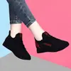 Fabrica una generación de zapatillas deportivas casuales de moda para mujer, suela suave, ligeras, transpirables, zapatos para madre, zapatos de baile