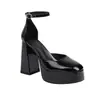 Zapatos Británicos Nuevo Cuero Patentado Grueso Sandalias de Tacón Alto 2023 Mesa de Agua 40 Zapatos Sandalias Huecas Comercio Exterior Hebilla de Cabeza Plana 48