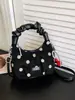 Yue Zi 2026 Otoño Temprano Bolso Nuevo de Lunares Bolso de Mano Fresco con Pliegues de Moda Bolso de Hombro Cruzado Popular para el Día a Día