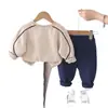 Ropa de Primavera y Otoño para Niños 2026 Nueva Moda Sudadera con Letras para Bebé Conjunto de Dos Piezas de Manga Larga para Bebés y Niños