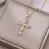 Colar Feminino Colorido Zircônia Joias Design de Nicho Pingente Cruz Completo em Diamante Colar Corrente de Clavícula em Aço Inoxidável