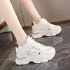 Zapatos de papá de cuero de moda con suela blanda, nueva colección otoño 2026, de altura creciente, ligeros, zapatillas casuales y cómodas con suela blanda para mujer