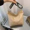 Bolso casual retro de estilo coreano de moda para el día a día de este año 2024, color sólido, nuevo estilo, versátil, estilo ins, bolso cubo