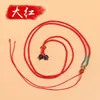 Colar com Pingente de Jade com Fios Trançados de Jadeíta, Ouro e Pedras Pretas, Colar de Fio Vermelho