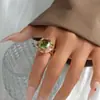 Anillo Elegante Cuadrado con Piedra Preciosa Esmeralda Incrustada y Diamantes de Colores, Anillo de Alta Gama para Mujer, Pulsera, Tendencia, Transfronterizo Europeo y Americano de Lujo